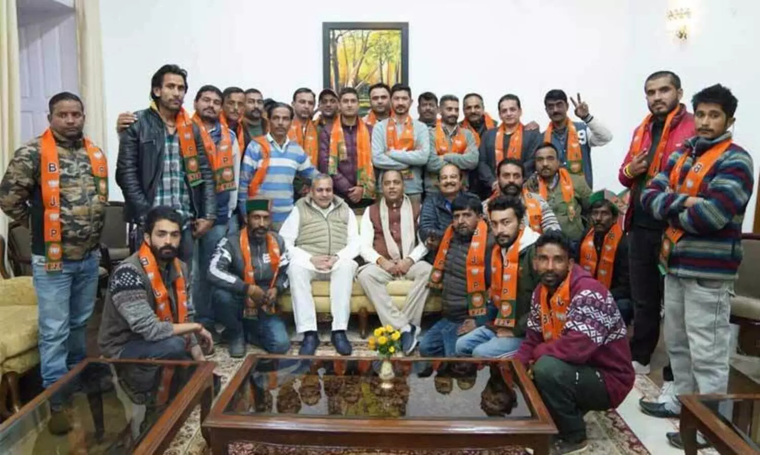 ഹിമാചലിൽ 26 കോൺഗ്രസ് നേതാക്കൾ ബി.ജെ.പിയിൽ: കാലുമാറ്റം തെരഞ്ഞെടുപ്പിന് 4 ദിവസം ബാക്കിനിൽക്കെ
