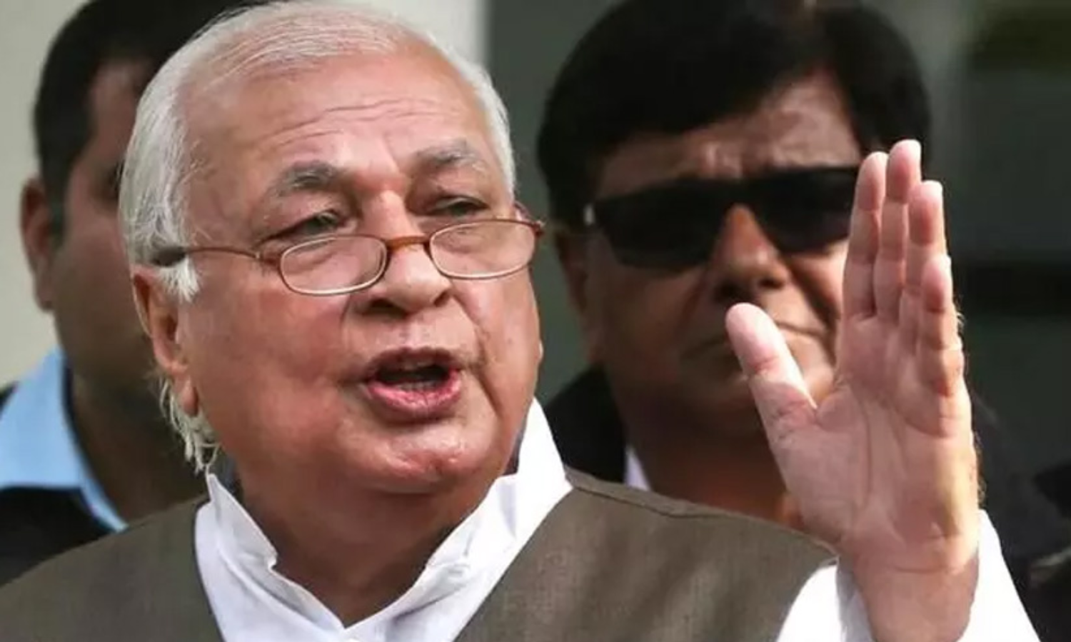 ഗ​വ​ർ​ണ​റു​ടെ നി​യ​മോ​പ​ദേ​ശ​ക​ർ രാ​ജി​വെ​ച്ചു; പിന്നാലെ പുതിയയാളെ നിയമിച്ചു