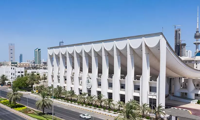 പ്രവാസികളെ സർക്കാർ ജോലിയിൽ നിന്ന് നീക്കണമെന്ന് ആവശ്യം പ്രവാസികളെ സർക്കാർ ജോലിയിൽ നിന്ന് നീക്കണമെന്ന് ആവശ്യം