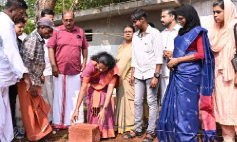 ട്രാൻസ്ജെൻഡറിന് വീടൊരുങ്ങുന്നു; കതിരൂരിൽ ആദ്യ ശിലയിട്ടു