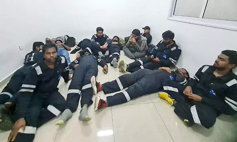 സ​​ങ്ക​​ട​​ക്ക​​ട​​ലി​​ൽ മൂ​​ന്ന്​ മ​​ല​​യാ​​ളി കു​​ടും​​ബം: കപ്പൽ ജീവനക്കാരെ നൈജീരിയക്ക് കൈമാറാൻ ഗിനി