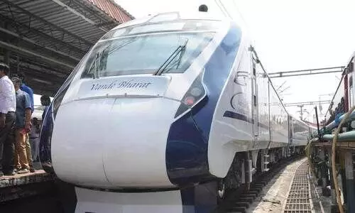 മൈ​സൂ​രു-​ചെ​ന്നൈ യാ​ത്ര​ക്ക്​ ഇ​നി അ​തി​വേ​ഗം;  വന്ദേഭാരത്​ ട്രെയിൻ പരീക്ഷണ ഓട്ടം നടത്തി