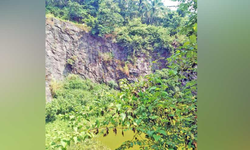 തിയ്യർകുന്നിൽ ഖനനം പുനരാരംഭിക്കാൻ നീക്കം;  നാട്ടുകാർ ആശങ്കയിൽ