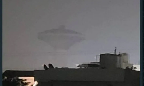 ഡൽഹിയിൽ ആകാശത്ത് കണ്ടത് പറക്കുംതളികയോ? വൈറൽ ചിത്രത്തിന്‍റെ യാഥാർഥ്യം അറിഞ്ഞാൽ മൂക്കത്ത് വിരൽവെക്കും