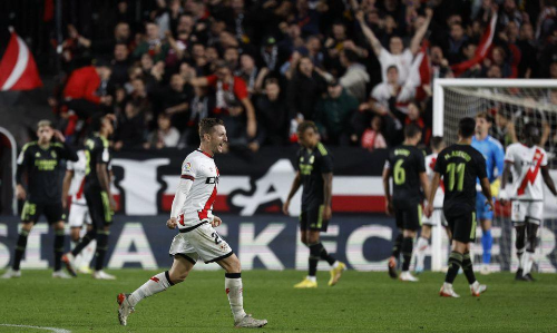 ദേ, റയൽ തോറ്റു, ഒന്നാം സ്ഥാനം നിലനിർത്തി ബാഴ്സ