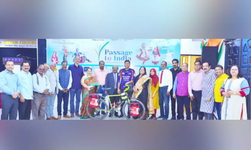 സൈ​ക്കി​ൾ സ​ഞ്ചാ​രി ഫാ​യി​സി​ന് ഐ.​സി.​സി സ്വീ​ക​ര​ണം