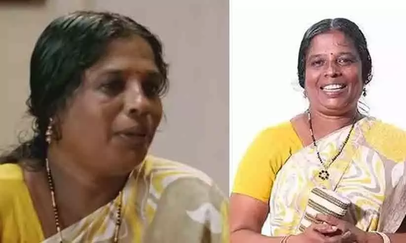 Action Hero Biju Actress Mary Selling Lottary Ticket In Alappuzha Action Hero Biju Actress Mary Selling Lottary Ticket In Alappuzha