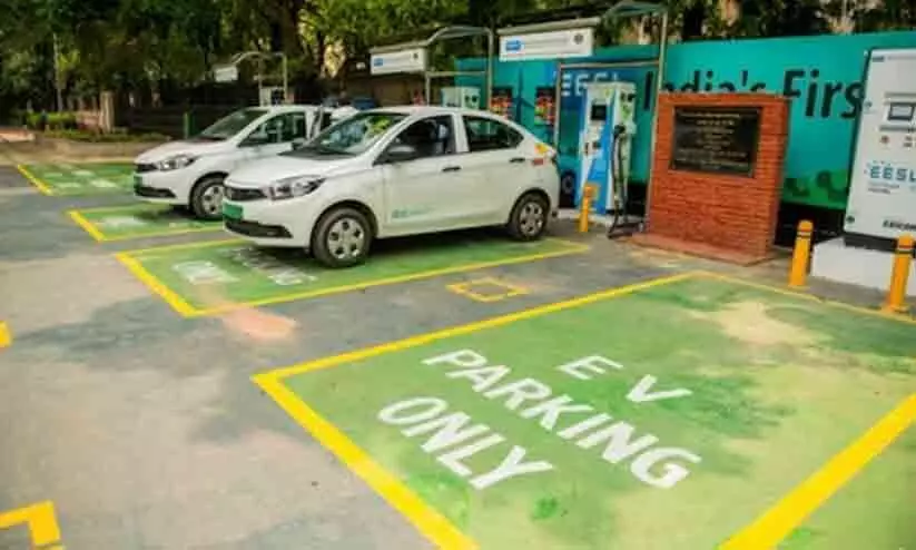 തിരുവനന്തപുരം വിമാനത്താവളത്തിൽ നാല് അതിവേഗ ഇലക്ട്രിക് വാഹന ചാർജിങ് സ്റ്റേഷൻ തുറന്നു തിരുവനന്തപുരം വിമാനത്താവളത്തിൽ നാല് അതിവേഗ ഇലക്ട്രിക് വാഹന ചാർജിങ് സ്റ്റേഷൻ തുറന്നു