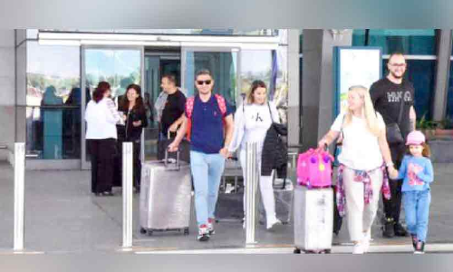 ശൈ​ത്യ​കാ​ല ടൂ​റി​സം; റു​മേ​നി​യ​യി​ൽ​നി​ന്നു​ള്ള സ​ഞ്ചാ​രി​ക​ൾ സ​ലാ​ല​യി​​ലെ​ത്തി