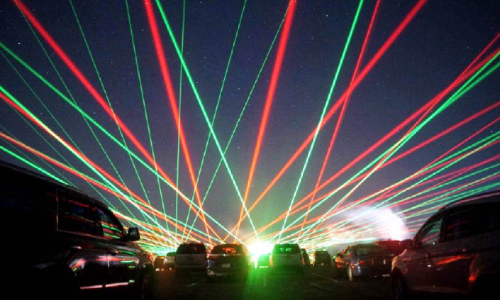 നിറംപകരാൻ ഡ്രോൺ, ലേസർ ഷോകൾ നിറംപകരാൻ ഡ്രോൺ, ലേസർ ഷോകൾ