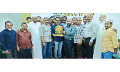 സു​ഹൈ​ബ് നാ​യ​ക്ക​ന് കെ.​എം.​സി.​സി യാ​ത്ര​യ​യ​പ്പ് ന​ൽ​കി