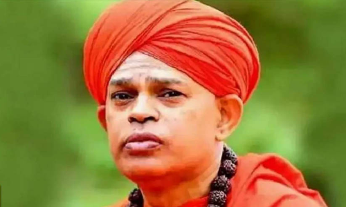 ലിംഗായത്ത് മഠാധിപതി പീഡന കേസ്: മയക്കുമരുന്ന് നൽകി പെൺകുട്ടികളെ കിടപ്പുമുറിയിലേക്ക് അയച്ചു; കുറ്റപത്രത്തിൽ ഞെട്ടിക്കുന്ന വിവരങ്ങൾ