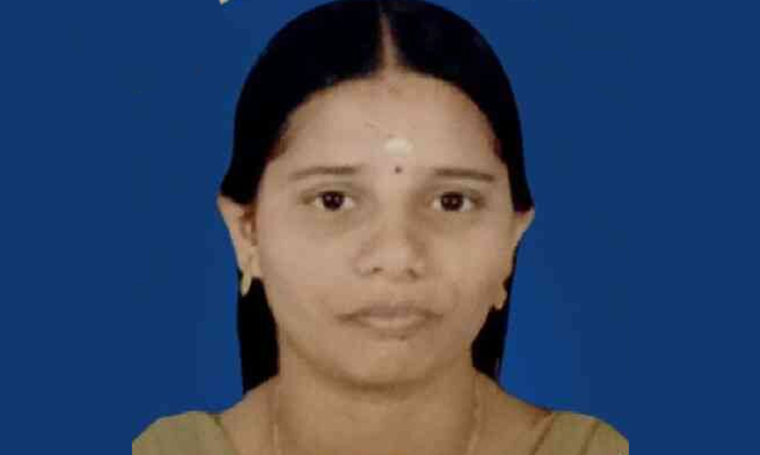 ബൈക്ക് ഗട്ടറിൽ വീണ് നഴ്സ്  ബസിനടിയില്‍പ്പെട്ട് മരിച്ചു; അപകടം ഭര്‍ത്താവിനും കുഞ്ഞിനുമൊപ്പം സഞ്ചരിക്കുമ്പോൾ