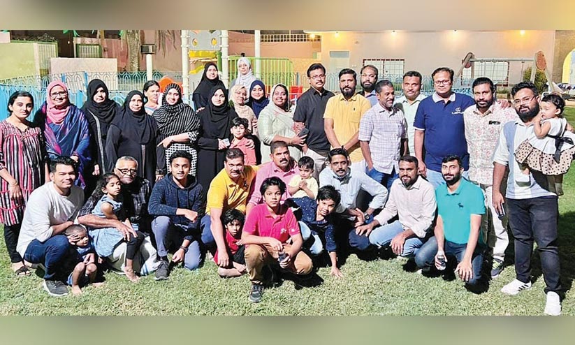 ചുങ്കത്തറ റിയാദ് എക്സ്പാട്രിയേറ്റ്സ് അസോസിയേഷൻ കുടുംബ സംഗമവും യാത്രയയപ്പ് ചടങ്ങും ചുങ്കത്തറ റിയാദ് എക്സ്പാട്രിയേറ്റ്സ് അസോസിയേഷൻ കുടുംബ സംഗമവും യാത്രയയപ്പ് ചടങ്ങും