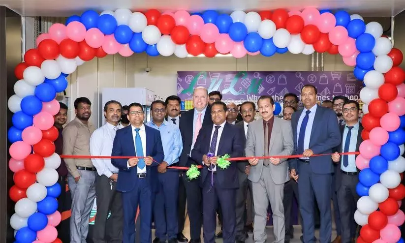 ലുലു ഗ്രൂപ്പിന്റെ ലോകകപ്പ് പ്രത്യേക ഔട്ട്ലറ്റ് ലുലു ഗ്രൂപ്പിന്റെ ലോകകപ്പ് പ്രത്യേക ഔട്ട്ലറ്റ്