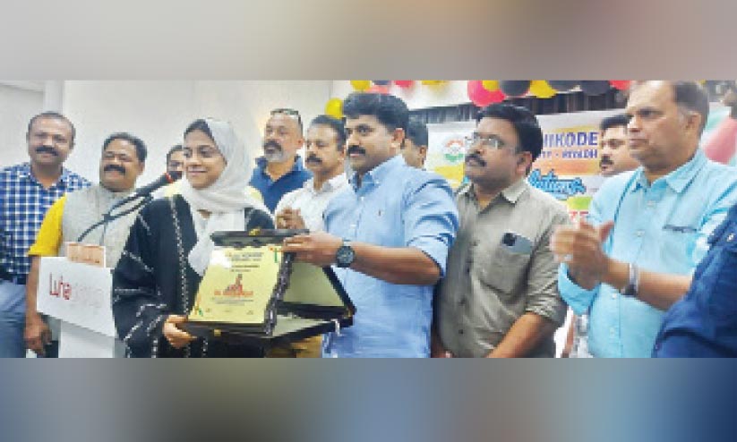 സ്വർണമെഡൽ ജേതാവ് ഖദീജ നിസക്ക് ഒ.ഐ.സി.സി സ്വീകരണം സ്വർണമെഡൽ ജേതാവ് ഖദീജ നിസക്ക് ഒ.ഐ.സി.സി സ്വീകരണം