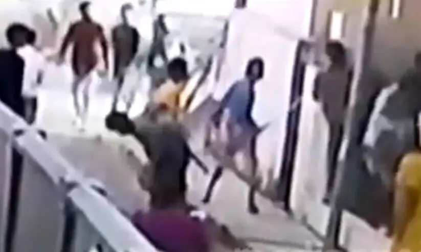 വിദ്യാർഥികൾ തമ്മിൽ സംഘർഷം; ഒരാൾക്ക് വെട്ടേറ്റു