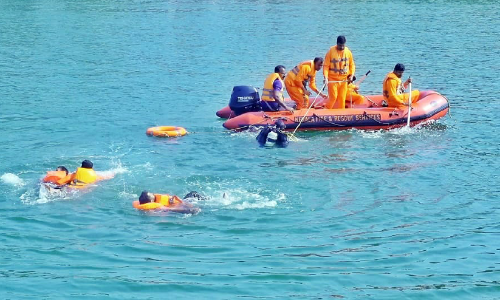 കോട്ടപ്പുറത്ത് മോക്ഡ്രിൽ; ബോട്ട് യാത്രികരെ രക്ഷിച്ച് ദുരന്ത നിവാരണ സേന