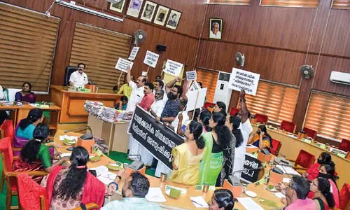 താൽക്കാലിക നിയമനങ്ങൾ വിജിലൻസ് അന്വേഷിക്കണം; കോർപറേഷൻ കൗൺസിലിൽ പ്രതിപക്ഷ ബഹളം