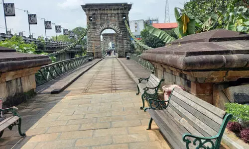 പുനലൂർ തൂക്കുപാലം നവീകരണം തുടങ്ങി