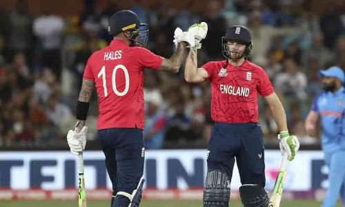 തകർത്തടിച്ച് ഇംഗ്ലീഷ് ഓപണർമാർ; പരാജയ ഭീതിയിൽ ഇന്ത്യ