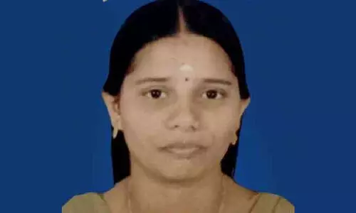 ബൈക്ക് ഗട്ടറിൽ വീണ് നഴ്സ് ബസിനടിയില്പ്പെട്ട് മരിച്ചു; അപകടം ഭര്ത്താവിനും കുഞ്ഞിനുമൊപ്പം സഞ്ചരിക്കുമ്പോൾ ബൈക്ക് ഗട്ടറിൽ വീണ് നഴ്സ് ബസിനടിയില്പ്പെട്ട് മരിച്ചു; അപകടം ഭര്ത്താവിനും കുഞ്ഞിനുമൊപ്പം സഞ്ചരിക്കുമ്പോൾ