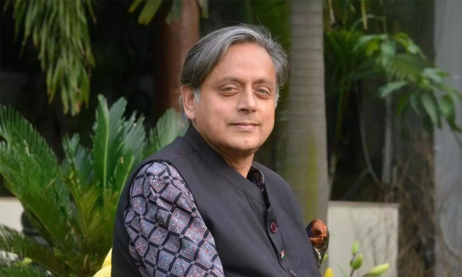 പൊതുവേദിയിലും തരൂരിനെ കടന്നാക്രമിച്ച് നേതാക്കൾ