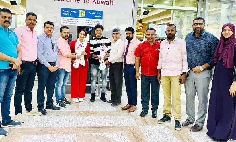 സ്വീ​ക​ര​ണം ന​ൽ​കി