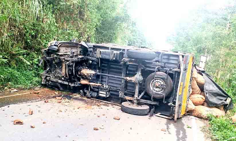 കൊപ്ര കയറ്റിവന്ന ലോറി മറിഞ്ഞു