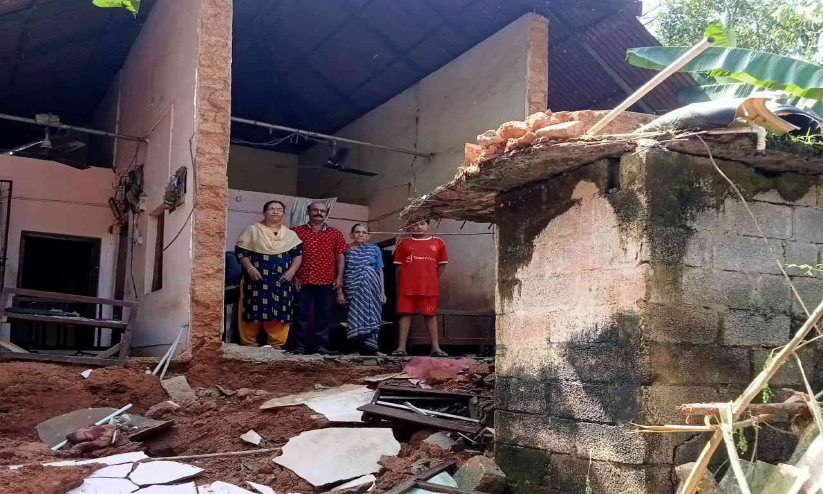 വീട് നിലംപൊത്തി; കുടുംബം പെരുവഴിയിൽ