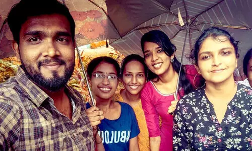 വനിത കോളജിൽ ചോക്ലറ്റ് നായകനായി ശ്രീക്കുട്ടൻ