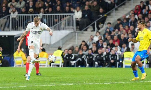 കഷ്ടിച്ചു ജയിച്ച് ബാഴ്സക്കരികിലെത്തി റയൽ