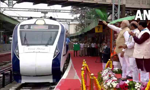 മൈ​സൂ​രു-​ചെ​ന്നൈ വ​ന്ദേ ഭാ​ര​ത്​ ട്രെ​യി​ൻ ഓട്ടം തുടങ്ങി; പ്രധാനമന്ത്രി ഉദ്ഘാടനം ചെയ്തു
