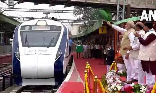 മൈ​സൂ​രു-​ചെ​ന്നൈ വ​ന്ദേ ഭാ​ര​ത്​ ട്രെ​യി​ൻ ഓട്ടം തുടങ്ങി; പ്രധാനമന്ത്രി ഉദ്ഘാടനം ചെയ്തു