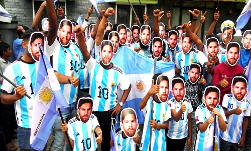 ആവേശരാവുകളെത്തുന്നു; റോഡ് ഷോകളും മത്സരങ്ങളും തുടങ്ങി