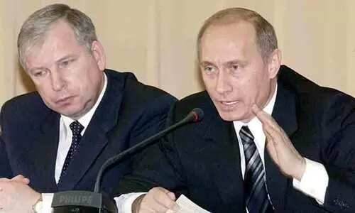Viktor Cherkesov with Vladimir Putin