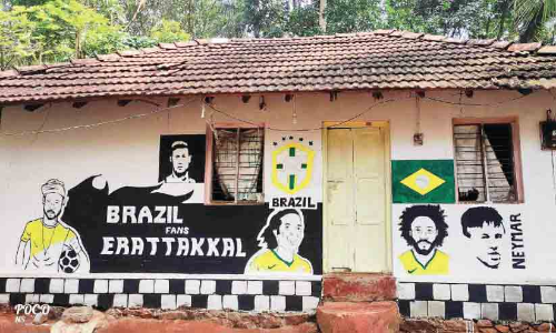 ഷാ​ജി​യു​ടെ വീ​ട്ടു​ചു​മ​രി​ൽ ‘ബ്ര​സീ​ൽ’ വി​രി​ഞ്ഞു