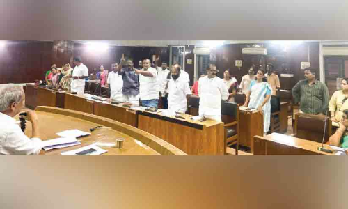 സൂപ്പർ വിജിലൻസെന്ന്; ഉദ്യോഗസ്ഥർക്കെതിരെ പാലക്കാട് നഗരസഭ കൗൺസിലർമാർ