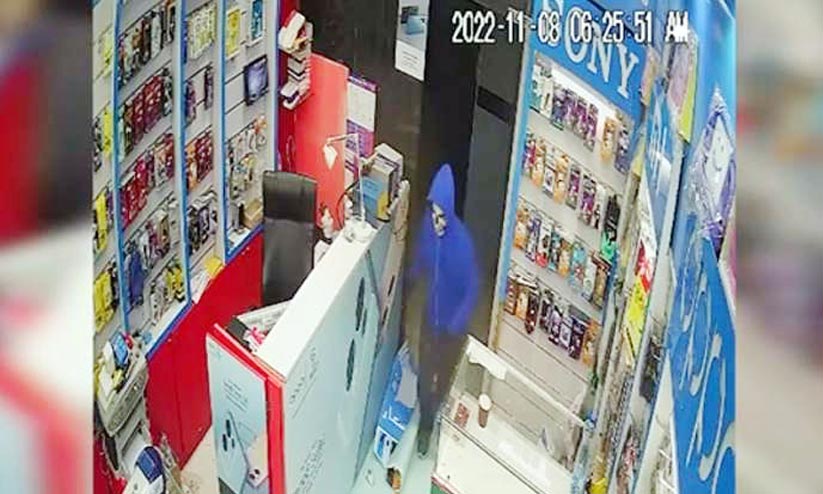 ഫർവാനിയയിൽ മുഖംമൂടി കവർച്ച; അന്വേഷണം തുടങ്ങി ഫർവാനിയയിൽ മുഖംമൂടി കവർച്ച; അന്വേഷണം തുടങ്ങി