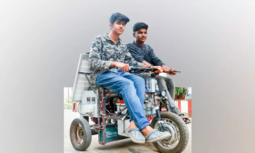 ഫാസ്റ്റ് ചാർജിങ് ത്രീ വീല് മോട്ടോർ സൈക്കിൾ ഫാസ്റ്റ് ചാർജിങ് ത്രീ വീല് മോട്ടോർ സൈക്കിൾ