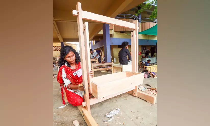 രണ്ടര മണിക്കൂറിൽ ആട്ട് തൊട്ടിൽ റെഡി