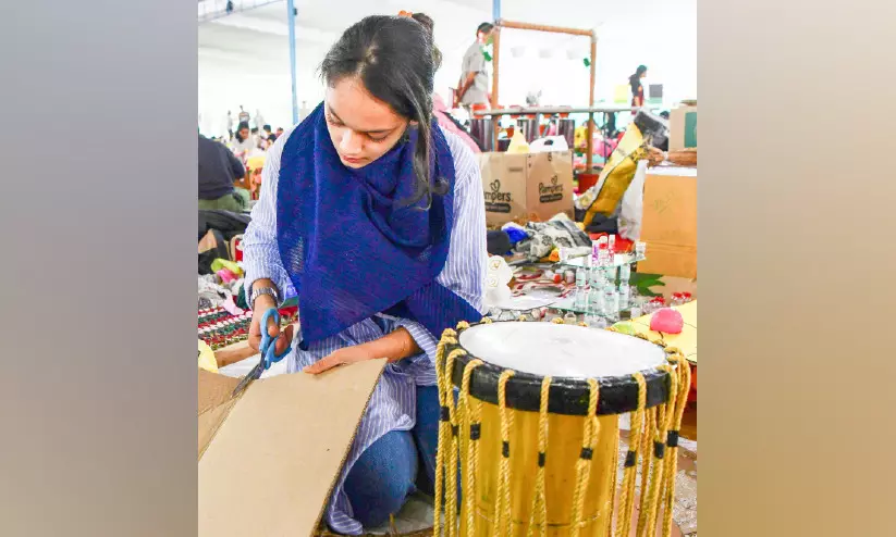 ബക്കറ്റിൽനിന്ന് ചെണ്ട, സൈക്കിളിൽനിന്ന് കലപ്പ