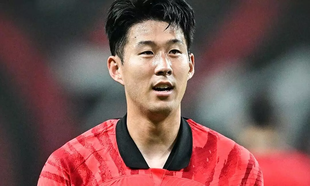 കളിക്കാൻ പരിക്ക് അനുവദിച്ചേക്കില്ല; എന്നിട്ടും സണ്ണിനെ ടീമിലിട്ട് ദക്ഷിണ കൊറിയ കളിക്കാൻ പരിക്ക് അനുവദിച്ചേക്കില്ല; എന്നിട്ടും സണ്ണിനെ ടീമിലിട്ട് ദക്ഷിണ കൊറിയ