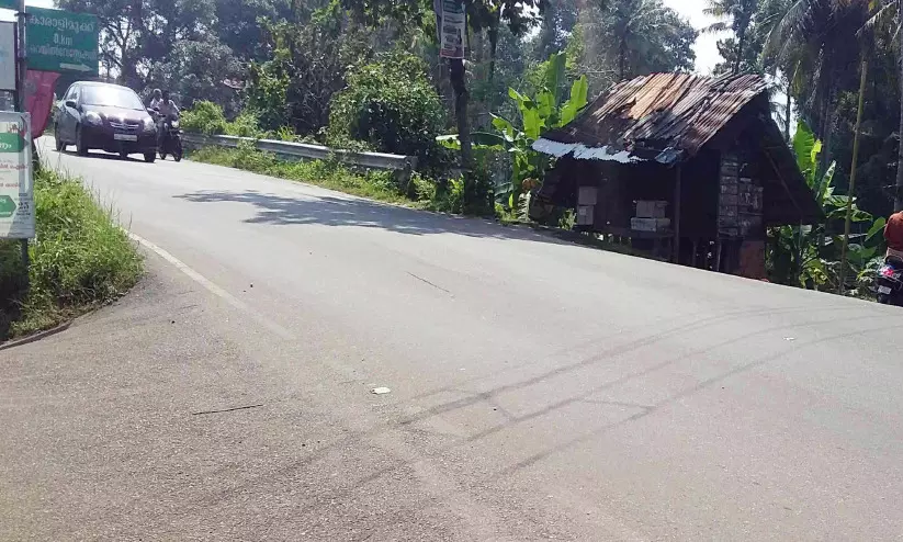 അപകടം പതിവ്; സിഗ്നൽ ലൈറ്റ് വേണമെന്നാവശ്യം