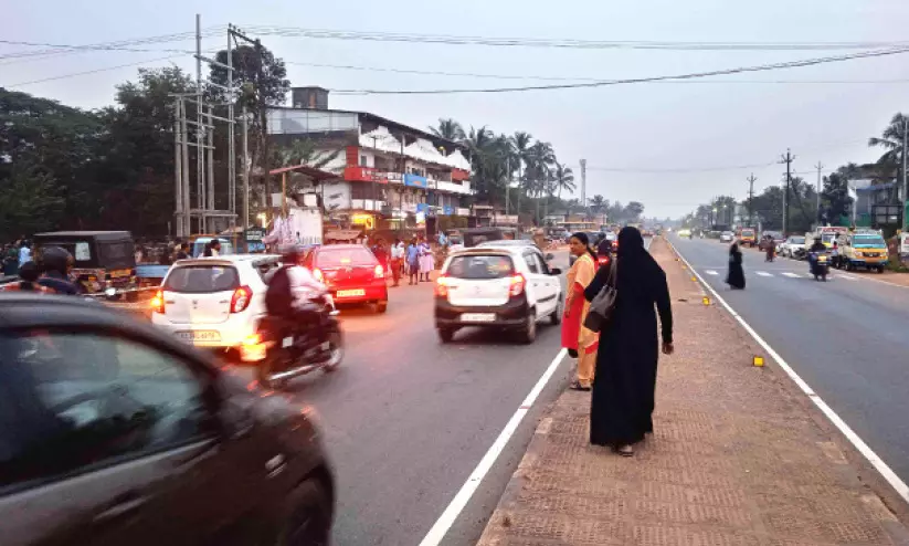 കുളം ബസാറിനുവേണം ശൗചാലയവും പൊതുകിണറും കുളം ബസാറിനുവേണം ശൗചാലയവും പൊതുകിണറും