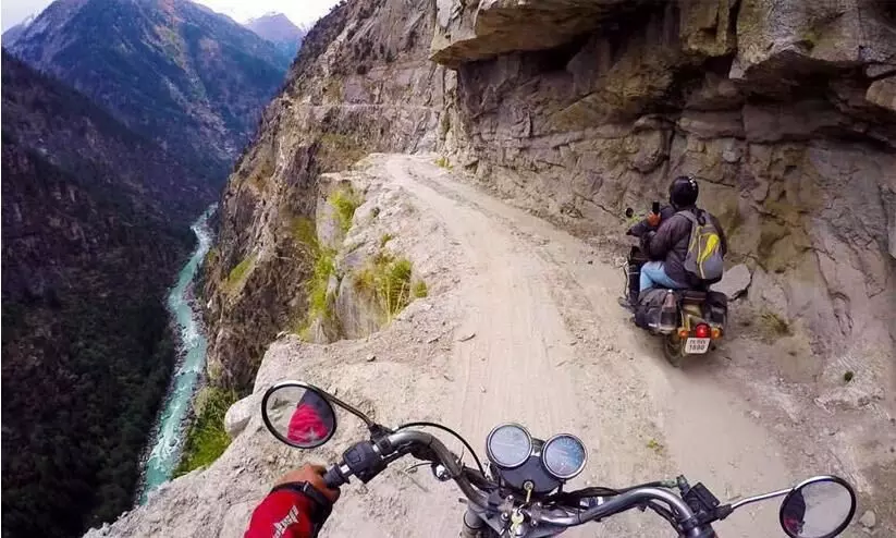 ഈ റോഡുകൾ കണ്ടാൽ ഏത് കൊലകൊമ്പൻ ഡ്രൈവറും ഒന്ന് പതറും; ഇന്ത്യയിലെ ഏറ്റവും അപകടകരമായ 10 പാതകൾ പരിചയപ്പെടാം ഈ റോഡുകൾ കണ്ടാൽ ഏത് കൊലകൊമ്പൻ ഡ്രൈവറും ഒന്ന് പതറും; ഇന്ത്യയിലെ ഏറ്റവും അപകടകരമായ 10 പാതകൾ പരിചയപ്പെടാം