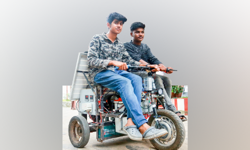 ഫാസ്റ്റ് ചാർജിങ് ത്രീ വീല്‍ മോട്ടോർ സൈക്കിൾ