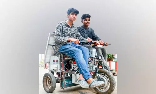 ഫാസ്റ്റ് ചാർജിങ് ത്രീ വീല്‍ മോട്ടോർ സൈക്കിൾ