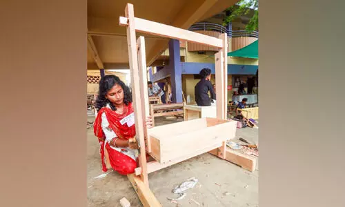 രണ്ടര മണിക്കൂറിൽ ആട്ട് തൊട്ടിൽ റെഡി