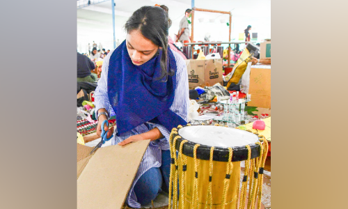 ബക്കറ്റിൽനിന്ന് ചെണ്ട, സൈക്കിളിൽനിന്ന് കലപ്പ